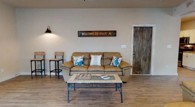 MC05 Upscale Condo, Shared Pool, Close to Beach
