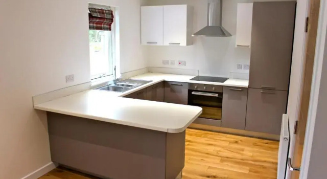2 Dellmhor Cottages, Забронировать Отель Отели Авимор с парковкой, Парковка