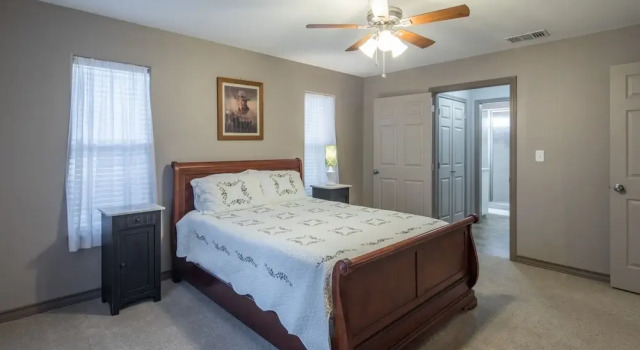 Duke's Horseshoe House 3 Bedrooms 2.5 Bathrooms Home