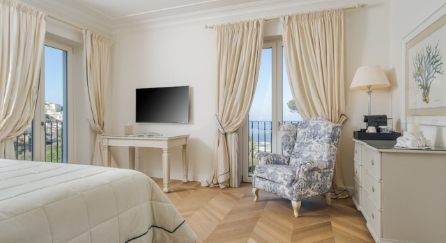 Люкс с балконом и с видом на море La Tuja Relais du Parc
