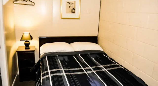 Четырёхместный номер Standard с видом на внутренний двор The Shawville Hotel