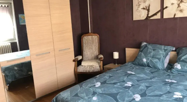 Couleur Framboise, Rezervați Hotel Longwy 