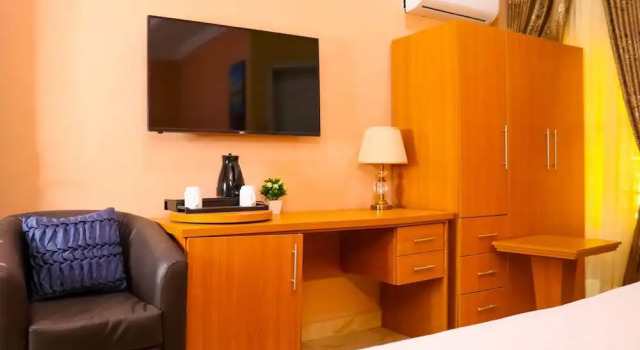 Madaki's Executive Suites, Prenota Hotel Hotel a Bwari con parcheggio, Parcheggio