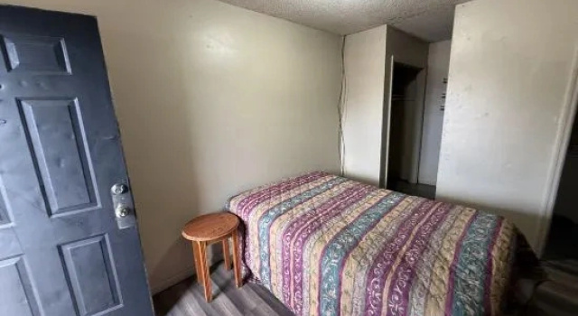Люкс Kings Suites & Mini Storage