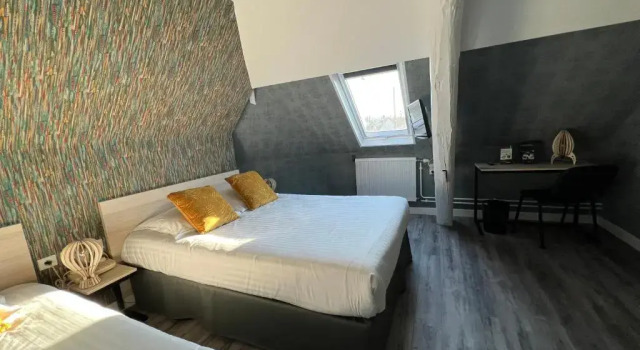 Трёхместный номер Standard Contact Hotel Hôtel De Troyes