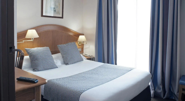 Трёхместный номер Standard с балконом Hôtel Esprit dAzur