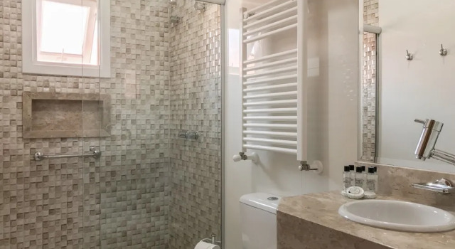 Четырёхместный люкс Micheline Hotel Tricot - ao lado da Rua Coberta