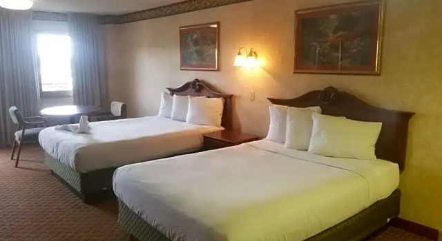 Четырёхместный номер Deluxe Park Tower Inn