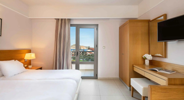 Porto Platanias Village Resort, Забронировать Апарт-отель Платаньяс Западный Крит, рядом с Пляж Платаниас