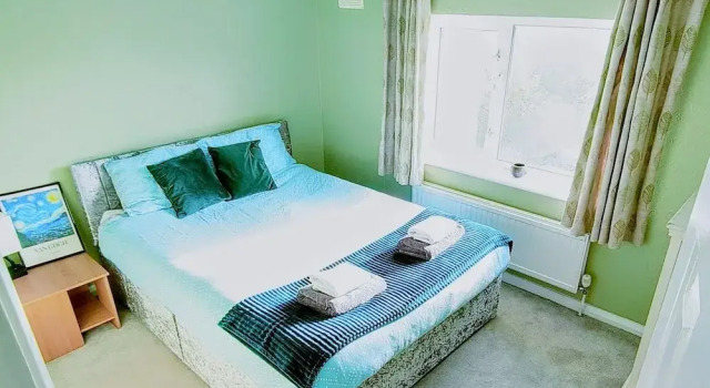 Private Entire House - 3 Bedrooms, Garden, Parking, Забронировать Отель Отели Исторического графства Суссекса с парковкой, Парковка