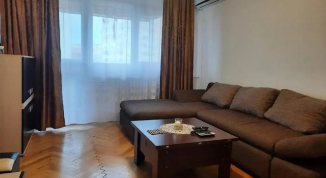 Apartament 3 camere semidecomandat