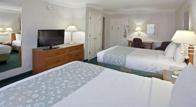 Четырёхместный номер Standard La Quinta Inn by Wyndham Omaha West