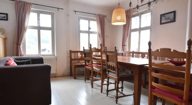 Holiday Home With Garden in Quiet Mountain Village, Rezerwuj Dom wakacyjny Hotele w Jizera Mountains z parkingiem, Parking