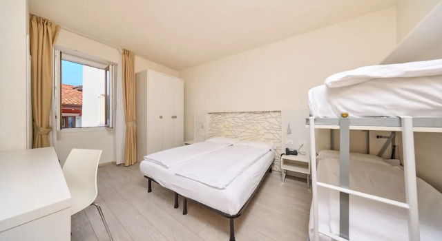 Четырёхместный номер Standard с балконом и с видом на озеро Hotel Geier