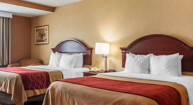 Четырёхместный номер Standard Quality Inn Near Walden Galleria Mall