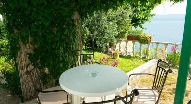 Nina - sea View Family Apartments - Sa1a, Rezerwuj Apartament Hotele w Split-Dalmatia County z parkingiem, Parking
