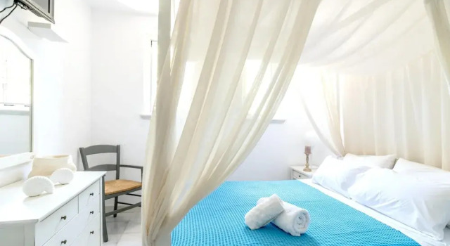 House with 3 bedrooms in Isterni with wonderful sea view shared pool balcony 500 m from the beach, Rezervovat Hotel Isterni Paros