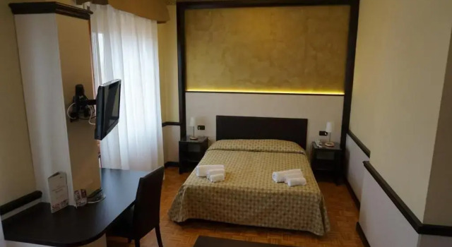 Четырёхместный номер Standard Hotel Astoria