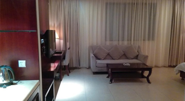 Wuzhishan Huajue Business Hotel, Rezervați Hotel Hoteluri în Hainan cu parcare, Parcare