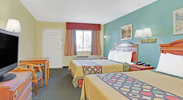 Standard Neljän hengen huone Super 8 by Wyndham Tucson Downtown Convention Center