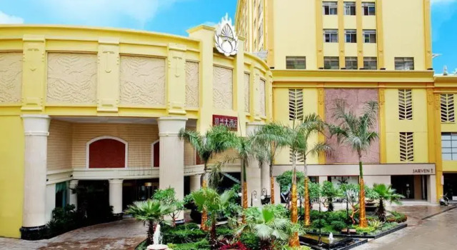 Pu'er Jingland Hotel, Rezerwuj Hotel Hotele w Pu'er z parkingiem, Parking