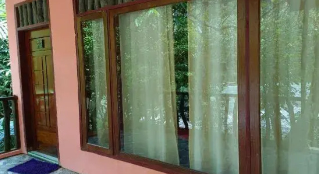Номер Standard с видом на реку Tangkahan Inn