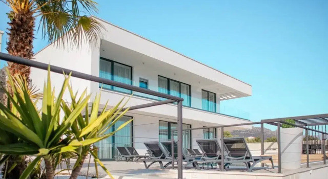 Вилла Sunset Serenity Villa With Pool, Gym and Sauna