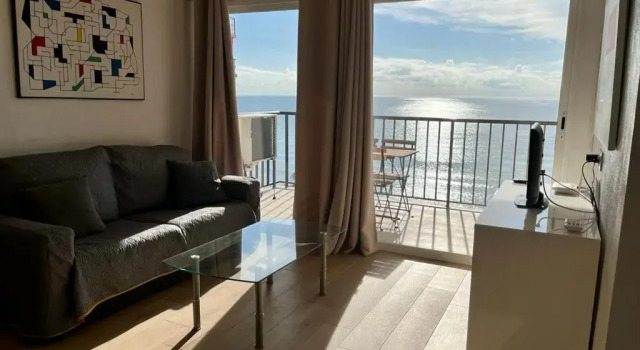 Апартаменты Apartamento frente al mar en Calpe con parking para 4 personas