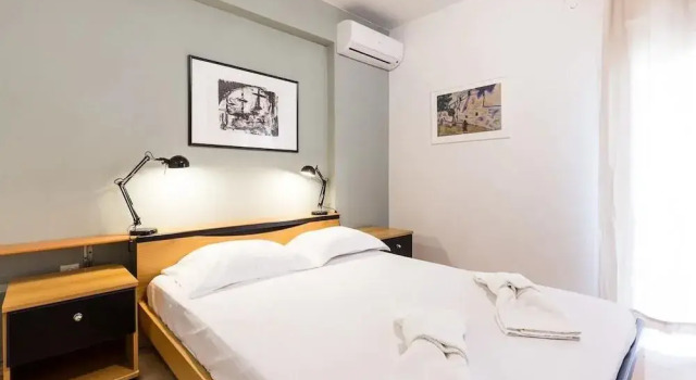Downtown urban apartment for 4 people in Plaka, Забронировать Апартаменты/квартира Отели Афины с парковкой, рядом с Здание греческого парламента, Парковка