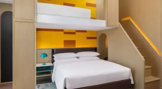Семейный номер Standard Renaissance Qingdao Hotel