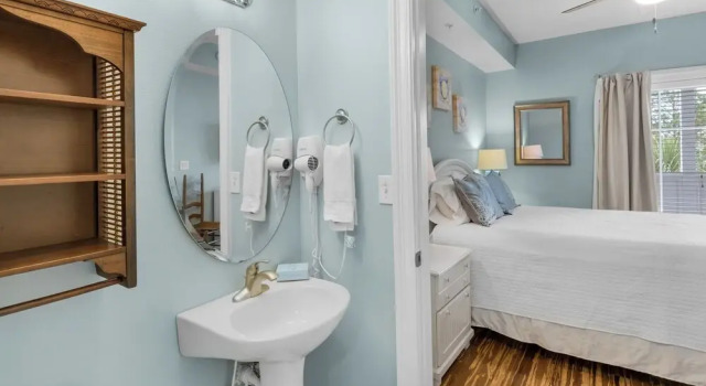 Номер Standard 3 Minutes to Beach, Easy Walk to Dining & Shopping in Seagrove - 2 Pools