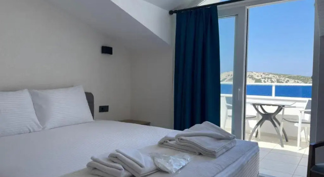 ADAYELI BUTIK HOTEL, Rezerwuj Hostel Hotele w Karaburun z parkingiem, Parking