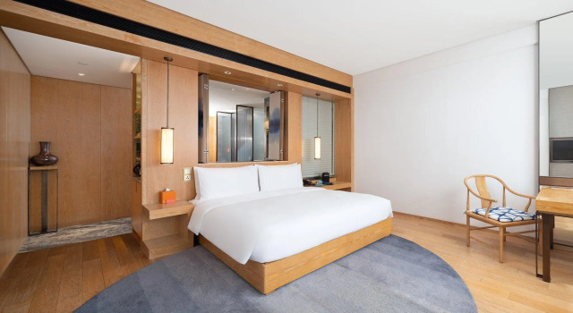 Двухместный номер Standard с видом на озеро Hotel Indigo Dali Erhai by IHG