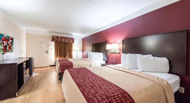 Четырёхместный люкс Red Roof Inn & Suites Clinton, TN
