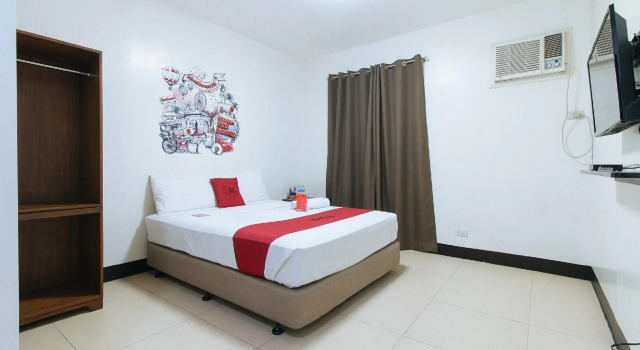Двухместный номер Standard RedDoorz Plus at EDSA Congressional