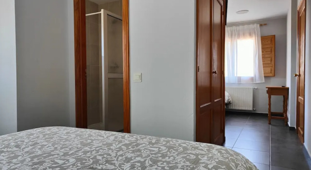 Четырёхместный номер Economy Hotel Puerta de Javalambre