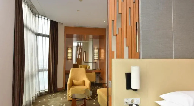 Двухместный номер Deluxe Crowne Plaza Zhongshan Wing On City by IHG