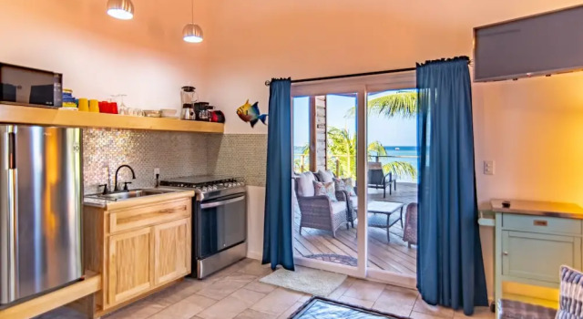 Номер Standard с балконом и с видом на закат Seaview Condo The Blue Bahia Resort In Sandy Bay