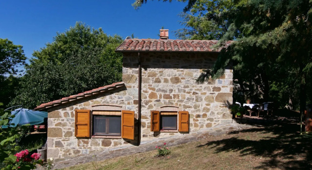 Typical little Italian property in the middle of fruit trees.