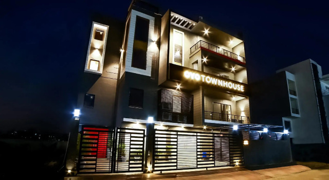 OYO Townhouse 179 Daffodils Sector 52
