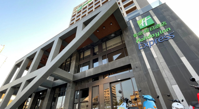 Holiday Inn Express Chiayi by IHG, Book Hotel Hotels in Chiayi County with Parking, Parking