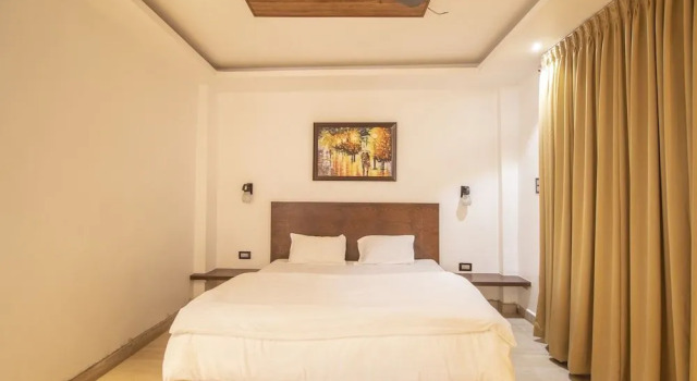 WOWSTAYZ Serenity, Varaa Hotelli Hotellit New Delhi uima-altaalla, Uima-allas