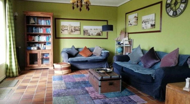 Holiday Home in Plozevet Near Beaches, Rezerwuj Hotel  