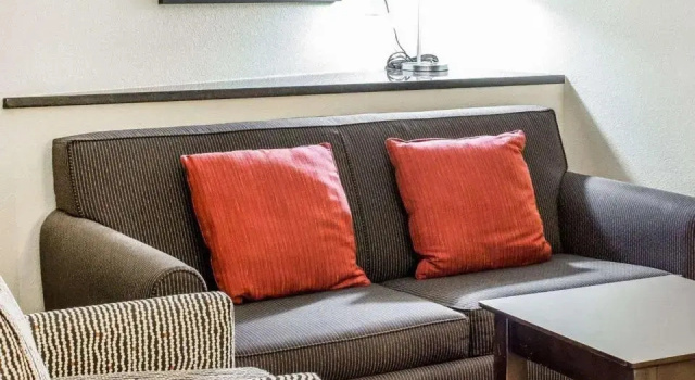 Люкс с видом на окрестности Comfort Suites Wilson - I - 95