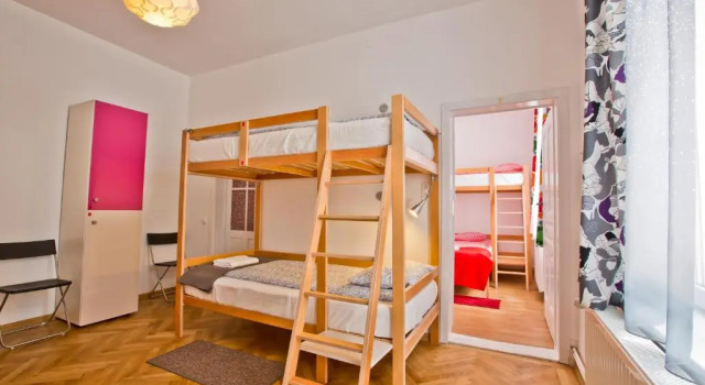 Кровать в общем номере (женский номер) Centrum House Hostel