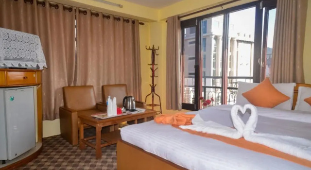 Двухместный номер Deluxe с балконом Hotel Travel Inn