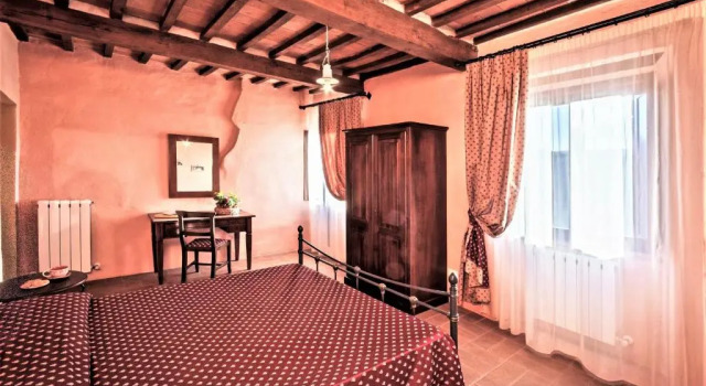 Large Farmhouse in Umbria -Swimming Pool -Cinema Room -Transparent Geodesic Dome, Buchen Sie Hotel Monte Castello di Vibio Umbrien
