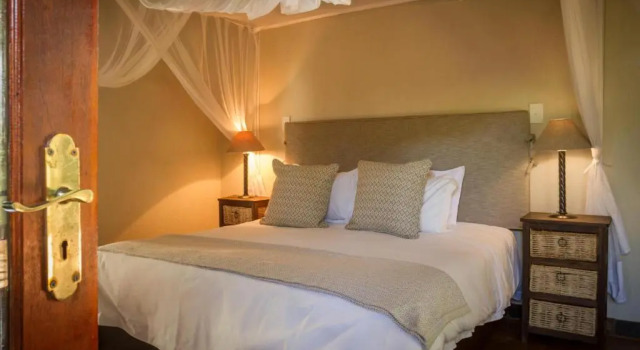 Zebra Lodge & Giraffe Lodge, Prenota Hotel Hoedspruit 