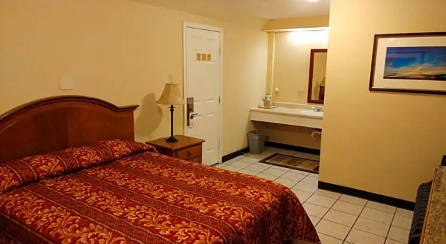 Номер Economy Country Regency Inn & Suites