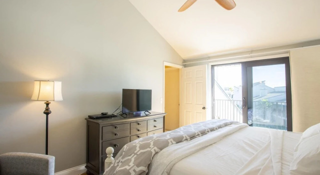 Sea Winds 30 Oceanview 3 Floors Awesome New Kitchen, Rezerwuj Apartament Hotele w Saint Augustine Area z parkingiem, Parking